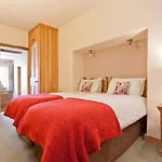 Bridge Bridge House, Old Post, Bridge Suite, Sleeps 16 Coniston