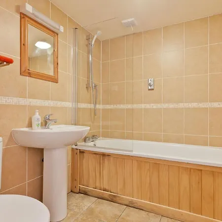 別荘 Bridge Bridge House, Old Post, Bridge Suite, Sleeps 16 *