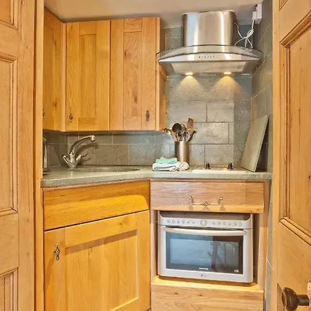 Tatil Evi Bridge Bridge House, Old Post, Bridge Suite, Sleeps 16 Coniston