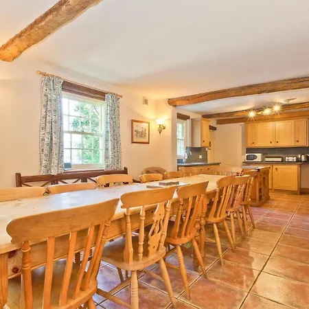 Bridge Bridge House, Old Post, Bridge Suite, Sleeps 16 * كونيستون