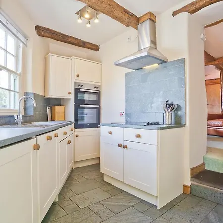 Bridge Bridge House, Old Post, Bridge Suite, Sleeps 16 بيت للعطل كونيستون